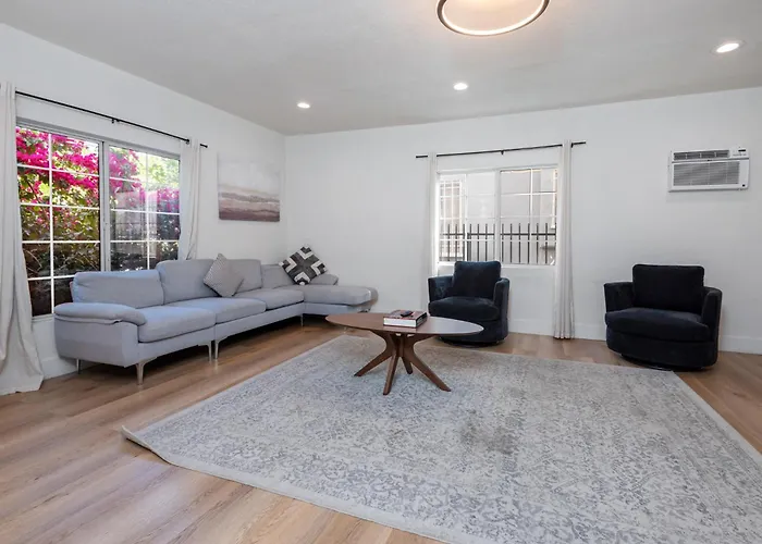 Modern 1Bd Apartment In Prime Location