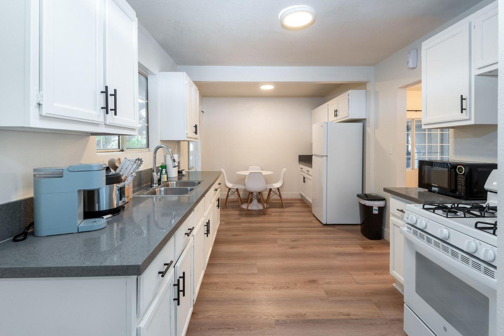 Modern 1bd In Prime Location *