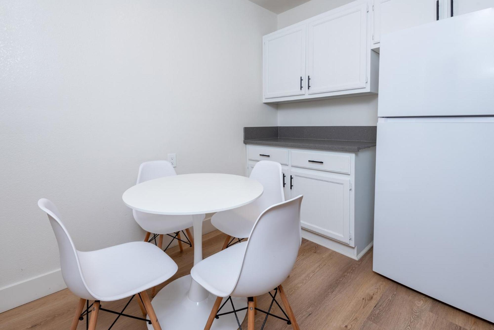 Modern 1bd In Prime Location