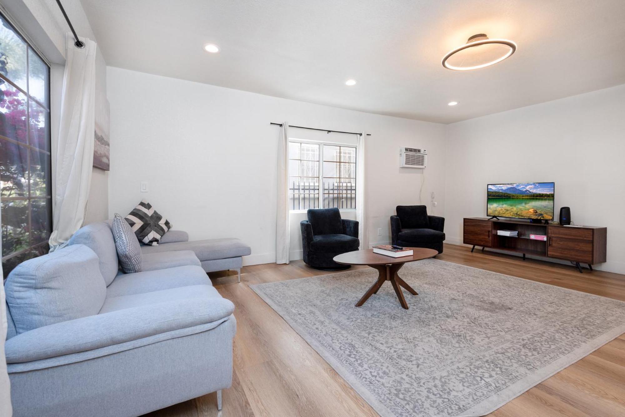 Modern 1bd In Prime Location Los Angeles
